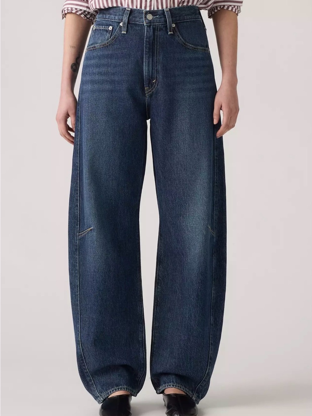 Levi's Cinched Barrel jeans in Dark wash
